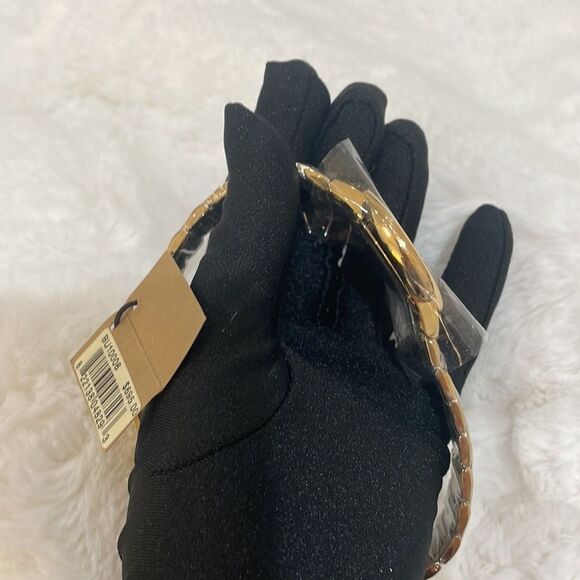 NIB Gold Tone Burberry Watch - Picture 6 of 10